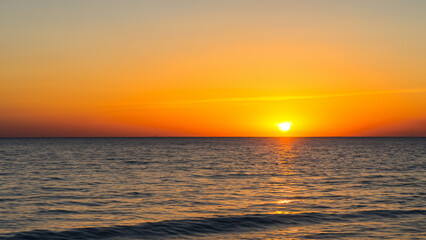 Obraz premium Beautiful sky at sunset, concept of beauty of nature at sunset