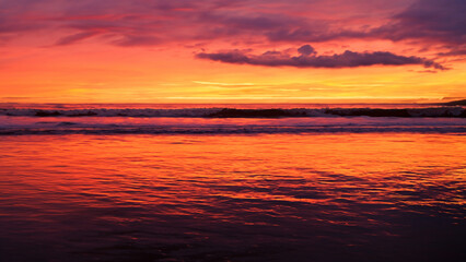 Obraz premium Beautiful sky at sunset, concept of beauty of nature at sunset