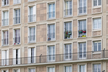 Fototapeta premium Focus on a reinforced concrete facade built by Auguste Perret after the Second World War