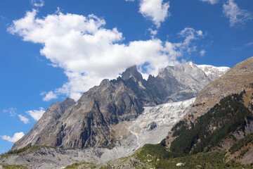 Fototapeta na wymiar Mont Blanc mountain range on the border between France and Italy seen from the Valle di Aosta region