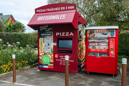 Distributeur automatique de Pizza et de pain dans un village