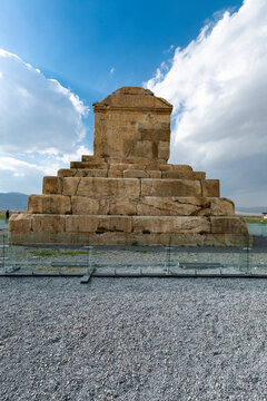 pasargad is the tomp of the great acchaemenid king of iran cyrus the great
