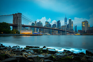 Skyline de Nueva York desde el Dumbo hasta el puerto de columnas 