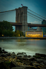 Skyline de Nueva York desde el Dumbo hasta el puerto de columnas 