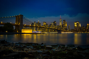 Skyline de Nueva York desde el Dumbo hasta el puerto de columnas 