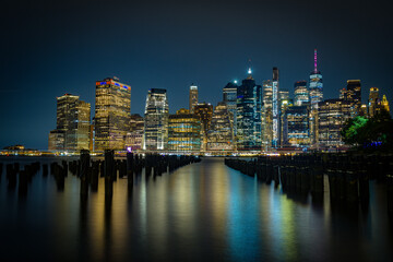 Skyline de Nueva York desde el Dumbo hasta el puerto de columnas 