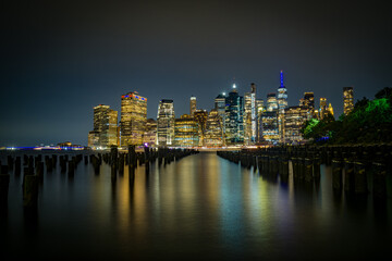 Skyline de Nueva York desde el Dumbo hasta el puerto de columnas 