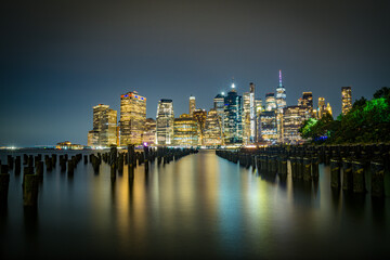 Skyline de Nueva York desde el Dumbo hasta el puerto de columnas 