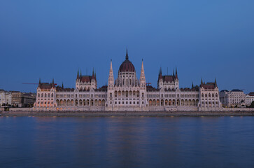 Fototapeta premium Parliament in Budapest, night photography