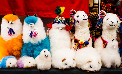 Display of fluffy plush toys made of baby alpaca wool, Pisac traditional market, Peru
 - obrazy, fototapety, plakaty