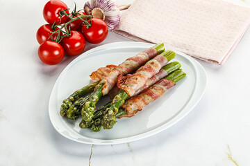 Grilled asparagus with bacon