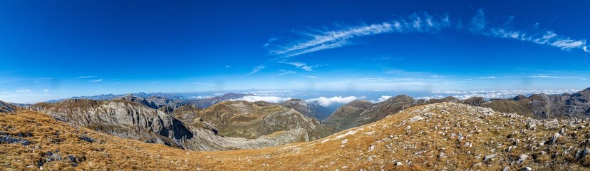 Trekking autunnale in Valle Ellero, cuore delle Alpi Marittime, tra la Cima delle Saline e la Vetta...