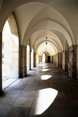 Fototapeta na wymiar sunlit colonnade in Vienna .