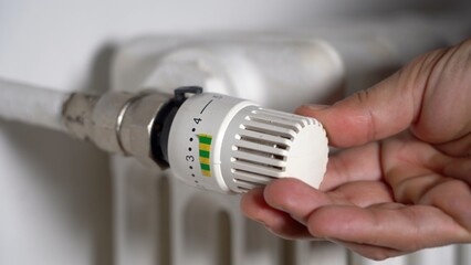 Increase in the cost of gas and fuel and problems paying the home heating bill - euro money and...