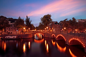Fototapeta na wymiar Amsterdam by night in the Netherlands