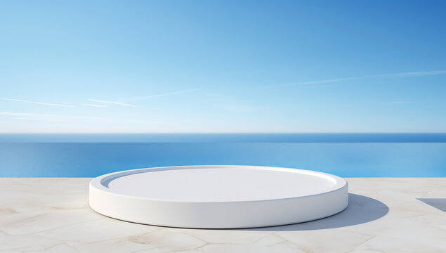 青い海と大理石のテーブルの上に置かれた円台