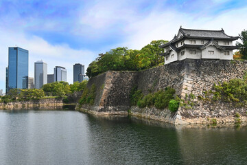 10月の大坂城乾櫓と大阪ビジネスパーク