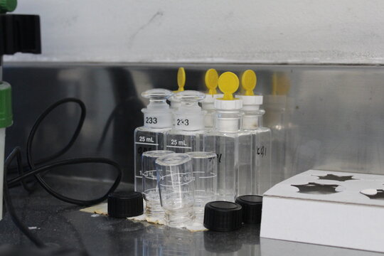 Cubetas de Vidro para Laborat&oacute;rio de An&aacute;lises Qu&iacute;micas