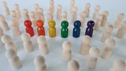 Many white figurines and colored figurines as a symbol of diversity