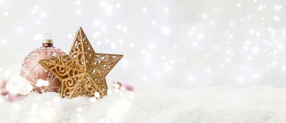 Fototapeta na wymiar White christmas with snow - pink and golden decorations close up banner