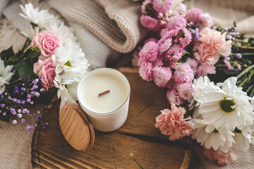 Obraz na płótnie Canvas Minimalistic candle with flowers, beautiful photo