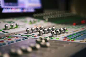 audio mixing console