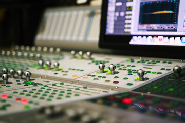 audio mixing console