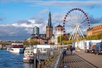 Düsseldorf, Rhine-Promenade, old city - obrazy, fototapety, plakaty