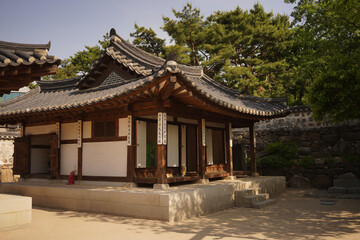 Fototapeta premium Traditional korean house in Seoul
