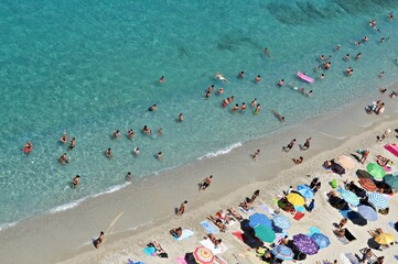 Tropea (Vibo Valentia) - Spiaggia con bagnanti
