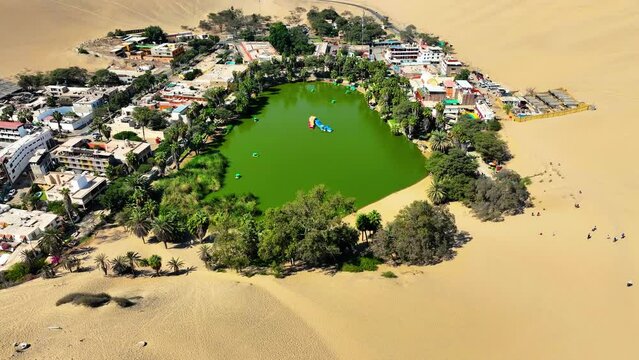 Oasis de La Huacachina en ICA Per&uacute;