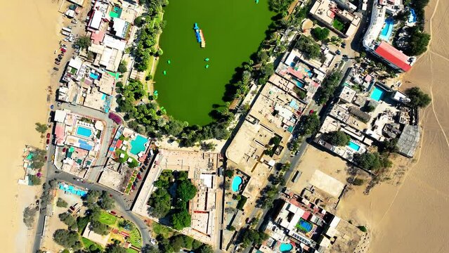 Oasis de La Huacachina en ICA Per&uacute;
