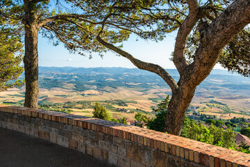 Beautiful tuscan landscape near Volterra, in the province of Pisa, Tuscany, Italy. - obrazy, fototapety, plakaty