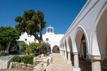 Obraz premium Courtyard of Panagia Ekatontapiliani in Paros