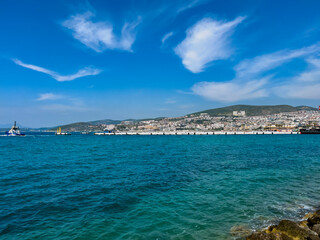 Blick richtung auf Kusadasi und Kreuzfahrt Schiffe, Kusadasi, Aydin, Türkei