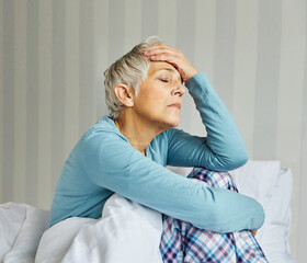senior bed woman problem elderly mature pain bedroom headache migraine head sick hangover sleep exhausted ill ache morning stress tired depression home upset unhappy - obrazy, fototapety, plakaty