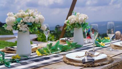 beautiful flower decorations for outdoor dining tables 02