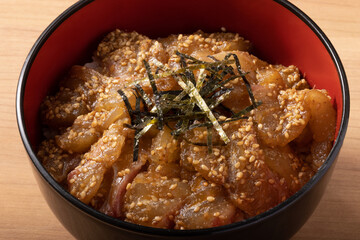 真鯛のごまだれ丼