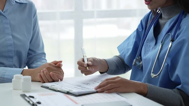 Asian female doctor or medical specialist examining a patient Ask for symptoms, give advice, recommend medication, plan treatment guidelines and preventive care. Concept of health checkup Prevention.