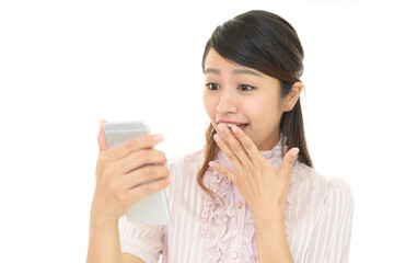 スマートフォンを持った若い女性