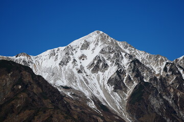 八方尾根から晩秋の白馬鑓ヶ岳を望む