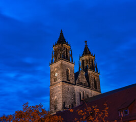 Fototapeta na wymiar Magdeburger Dom zur blauen Stunde