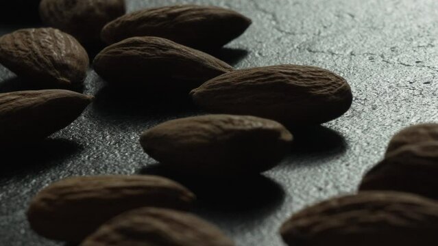 Amandes.