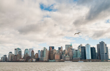 Obraz premium Autumn Day in New York City with a View of the Skyline