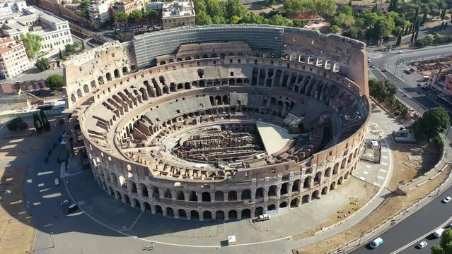 Il Colosseo. Roma, Italia.
Ripresa aerea dall'alto del colosseo in 4k, 50 fps.
