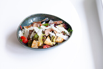 salad chicken with vegetables