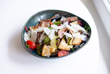 salad chicken with vegetables