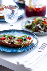 toast with vegetebles on the blue plate