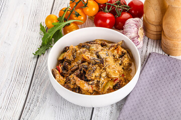 Roasted beef with cream sauce