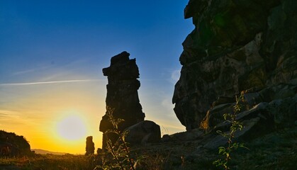Teufelsmauer im Harz, bei Sonnenuntergang.